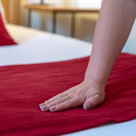 Saint-laurent, The Originals Relais 3*
