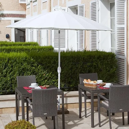 Hotel Saint-laurent, The Originals Relais Montfort-l'Amaury