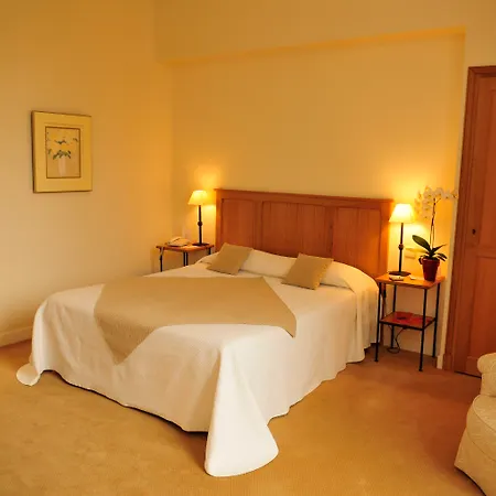 Saint-laurent, The Originals Relais Montfort-lʼAmaury