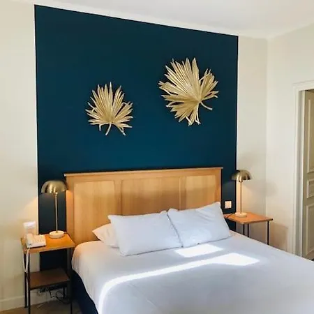 Hotel Saint-laurent, The Originals Relais Montfort-l'Amaury