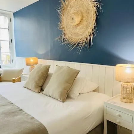 Hotel Saint-laurent, The Originals Relais Montfort-l'Amaury