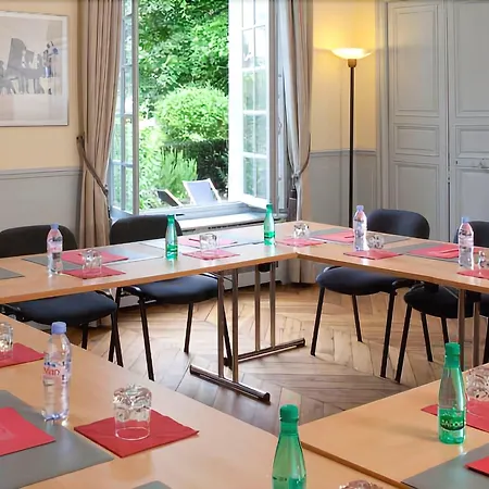 Saint-laurent, The Originals Relais Hotel Montfort-lʼAmaury