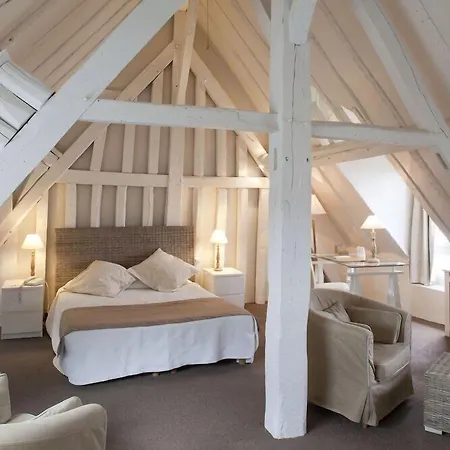 Hotel Saint-laurent, The Originals Relais Montfort-lʼAmaury