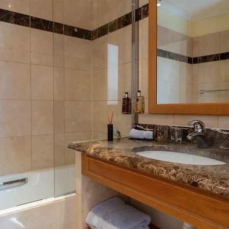 Hotel Saint-laurent, The Originals Relais 3*