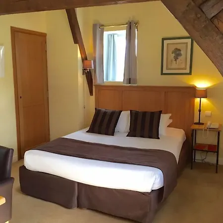 Saint-laurent, The Originals Relais Montfort-lʼAmaury