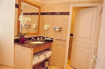 Saint-laurent, The Originals Relais 3* Montfort-l'Amaury