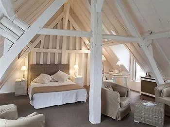 Hotel Saint-laurent, The Originals Relais Montfort-l'Amaury