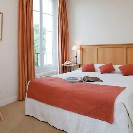 Saint-laurent, The Originals Relais Montfort-l'Amaury
